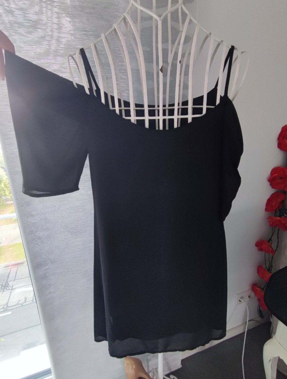 Schwarzes Kleid Cut-Out / Cold-Shoulder 38