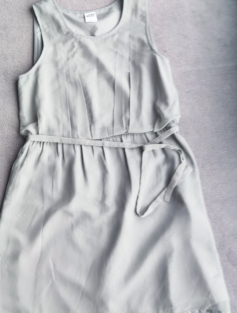 Salbei farbenes Sommerkleid Vero Moda XS