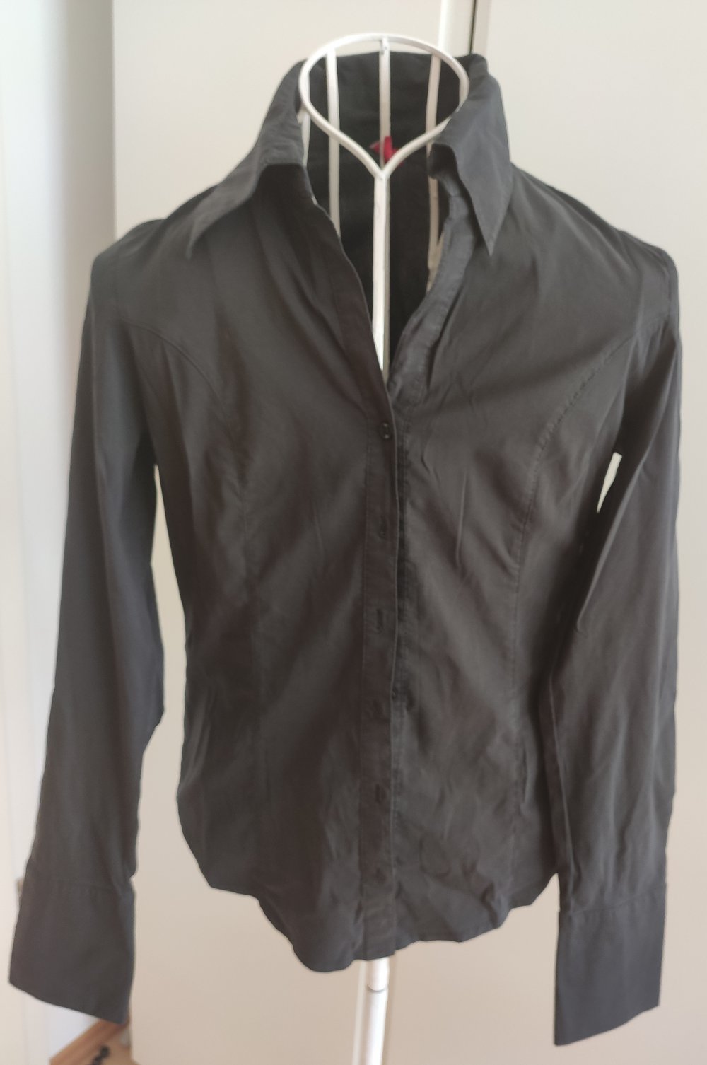 Dunkle Bluse Livre 