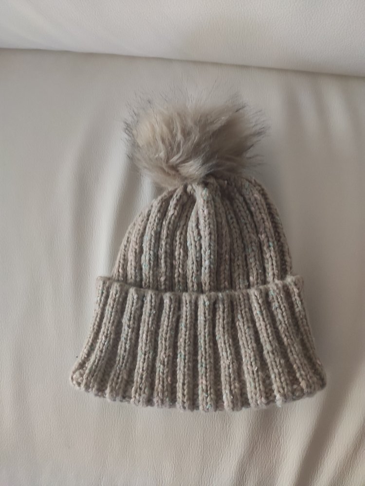 Strickmütze mit Bommel 