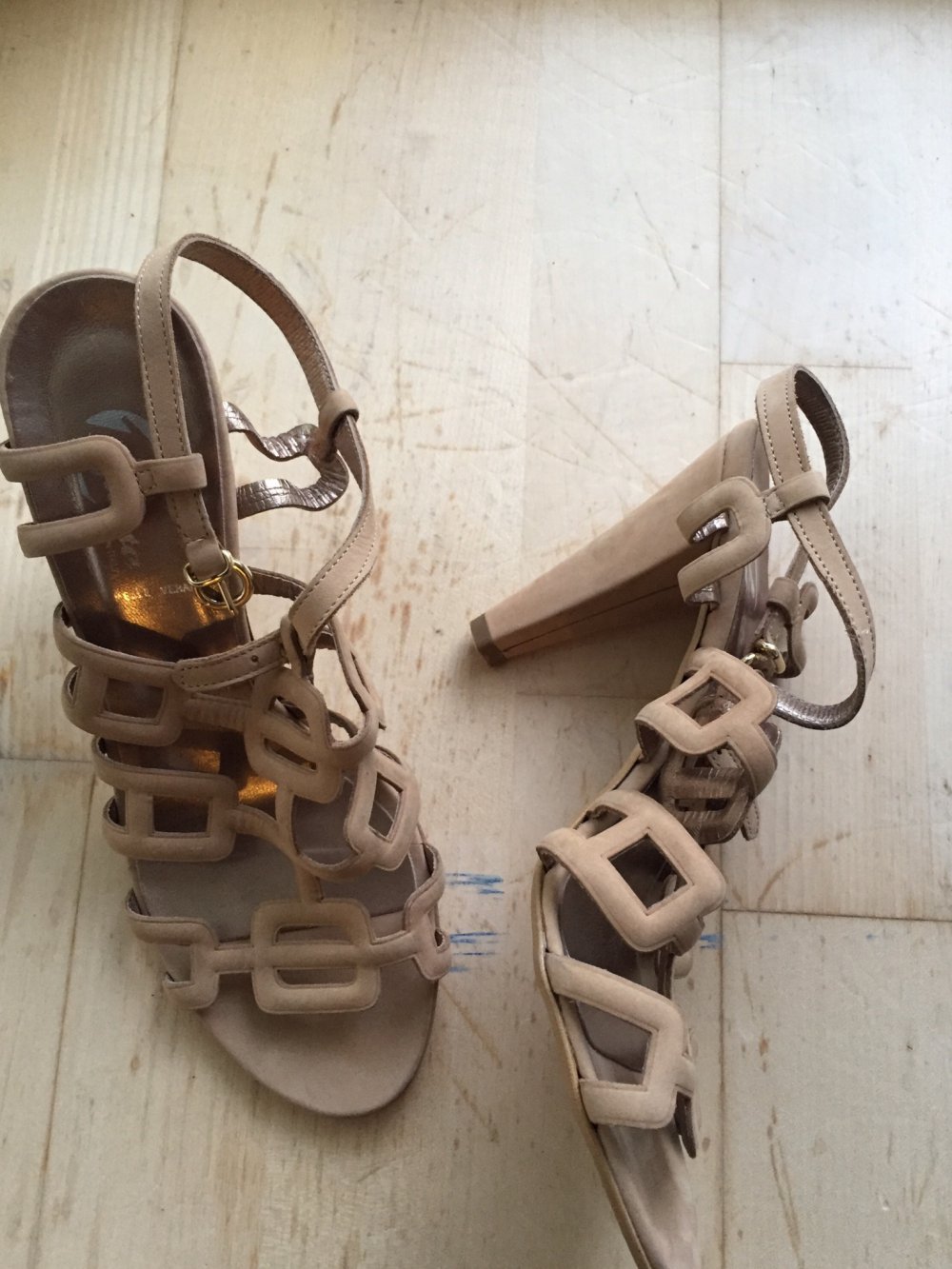 Beige Sandalen Bata 38
