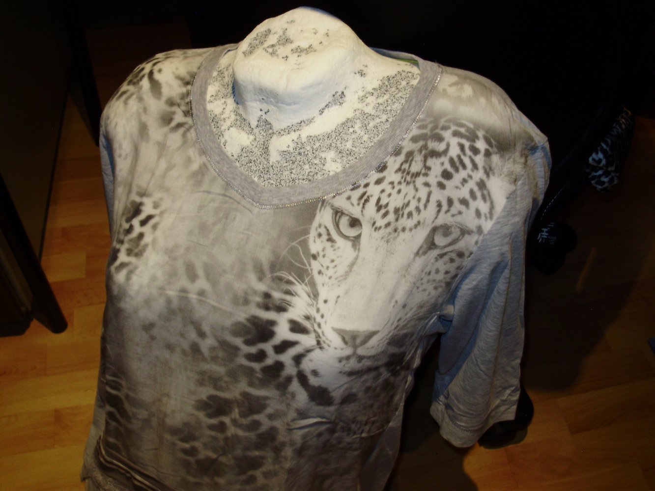 Marc Cain Shirt grau Gepard Spitze am Saum 3/4 Arme N1 = M