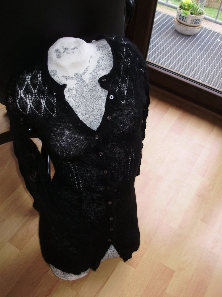 NoaNoa Cardigan schwarz zart Lochmuster XS S