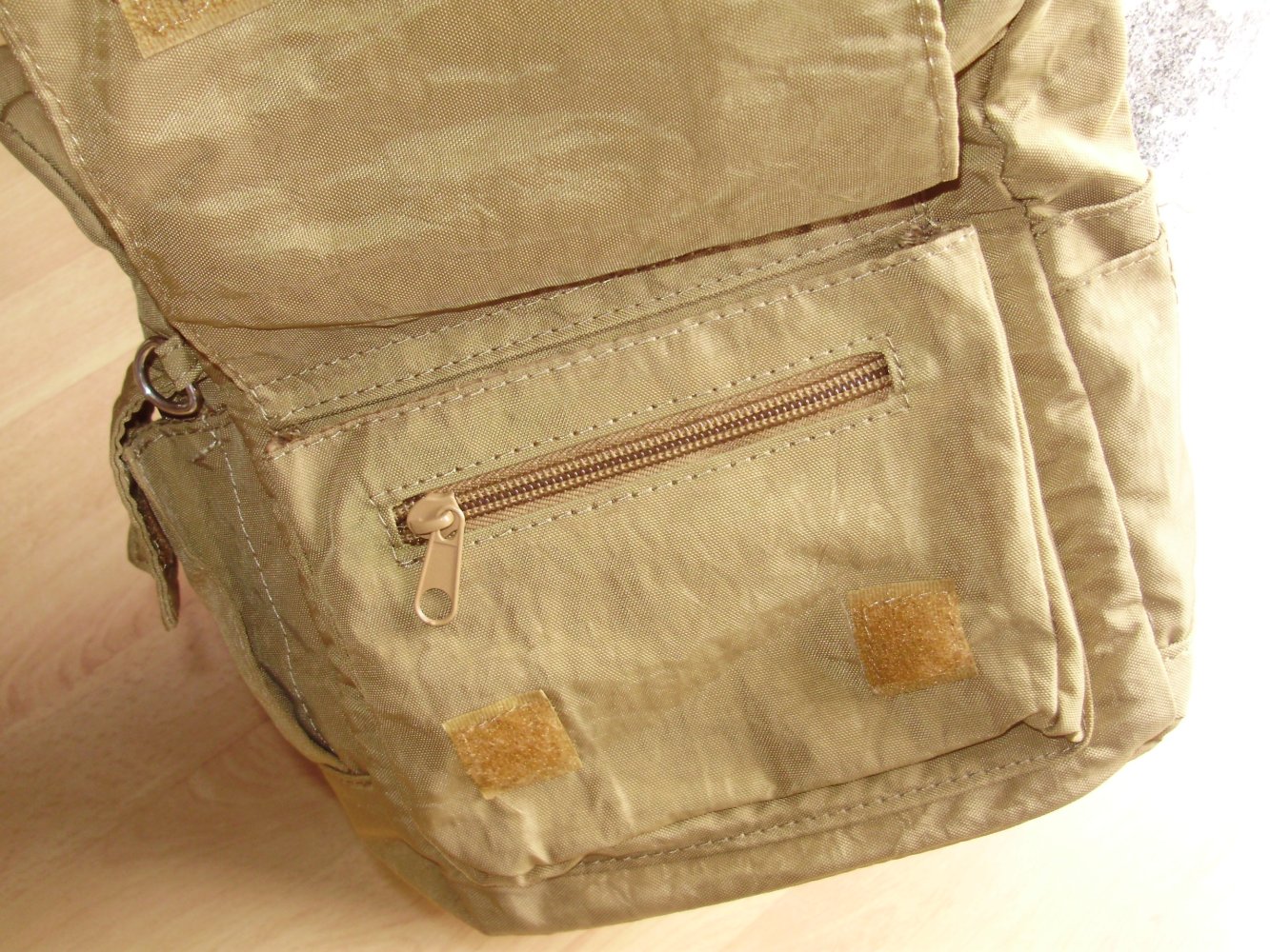 Tasche Umhängetasche viele Taschen braun