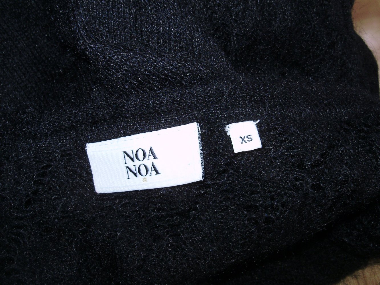 NoaNoa Cardigan schwarz zart Lochmuster XS S
