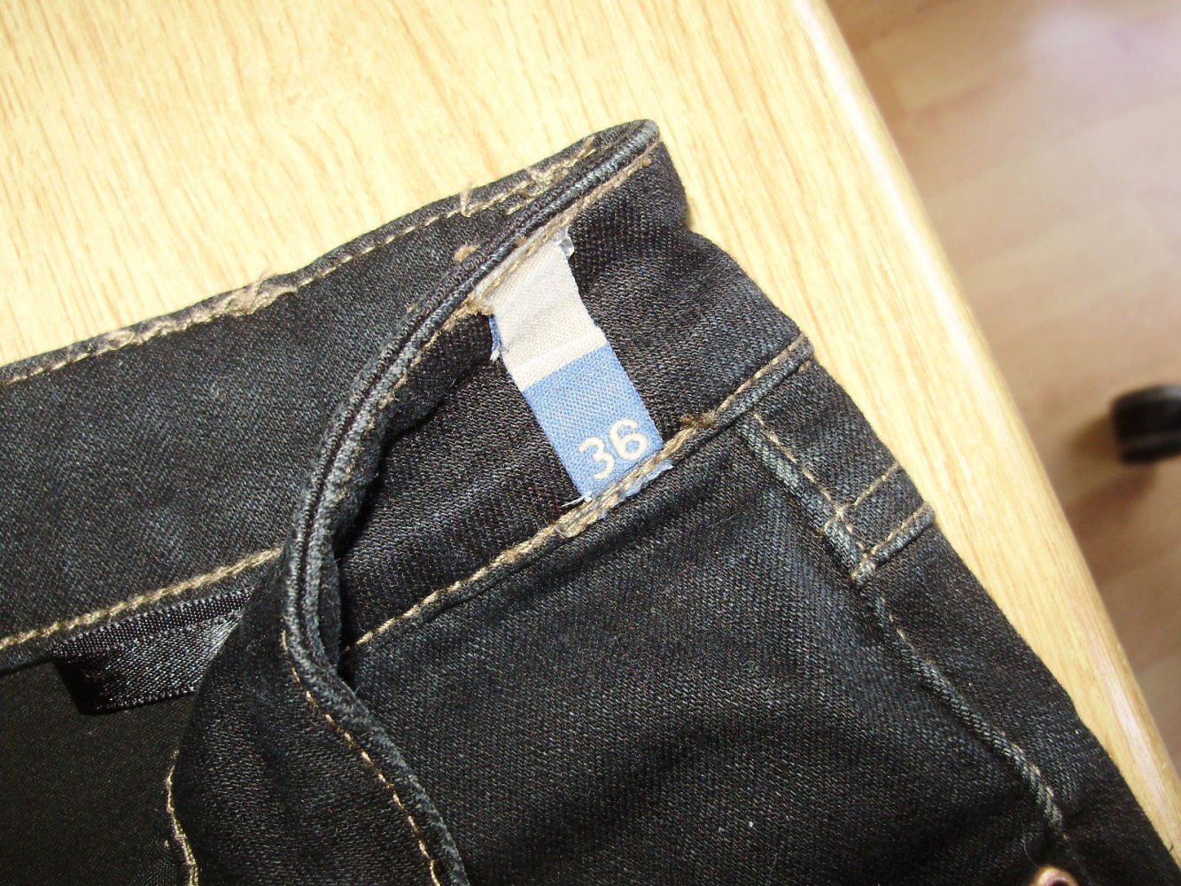 Vunic Jeans schwarz 7/ 8 Länge Gr 36 NEU