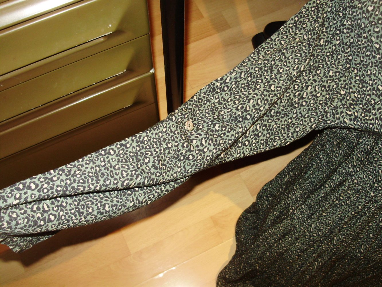 Kleid midi Knöpfe Leo grün S M passend