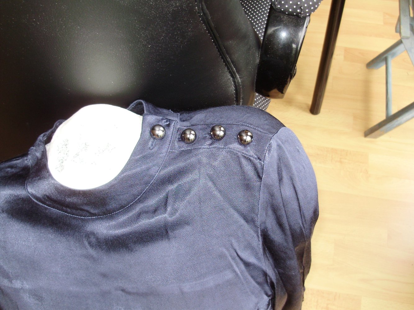Free Quent Kleid dunkelblau Satin Silberknöpfe LA S M