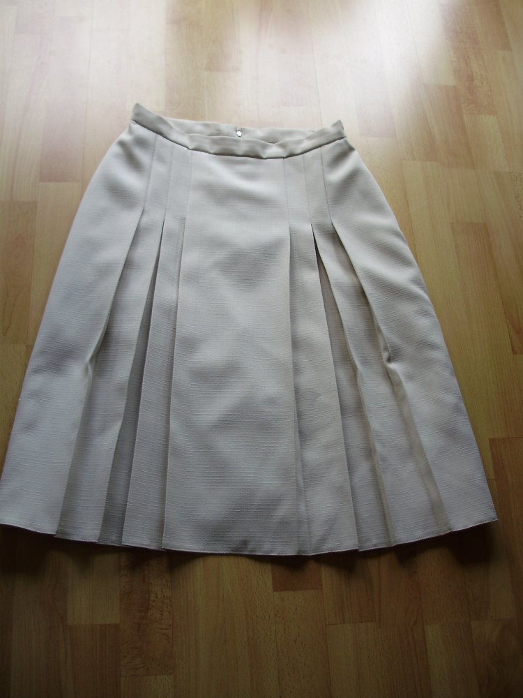 Rock beige Falten vorne Gr 44