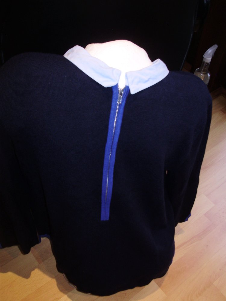 1.2.3. Paris Pullover d´blau Kragen bestickt L