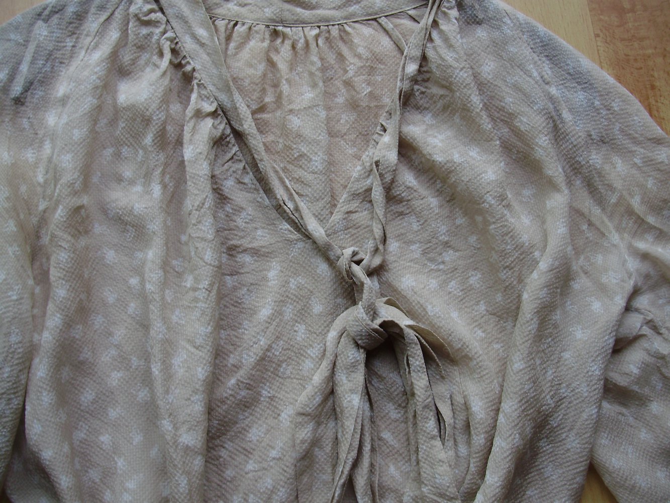 Schumacher Bluse 100% Seide Schluppe beige Muster S wie neu