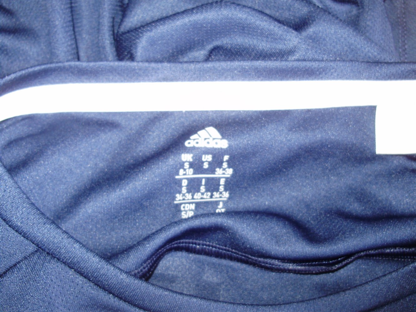 adidas Shirt dunkelblau Print hinten Gr S wie neu
