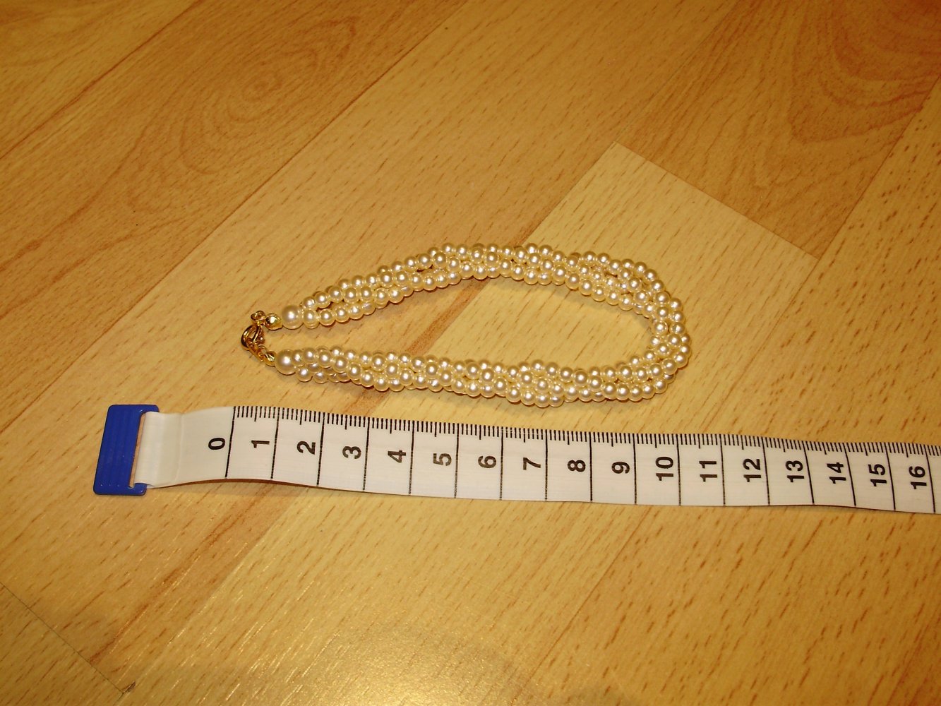 Perlenarmband 4-reihig gedreht cremefarbene Perlen Verschluss NEU