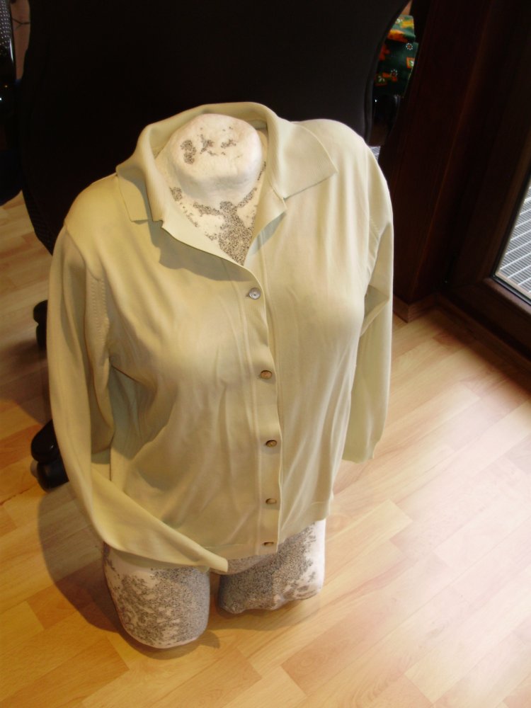 Cardigan zartgelb Feinstrick Gr 42