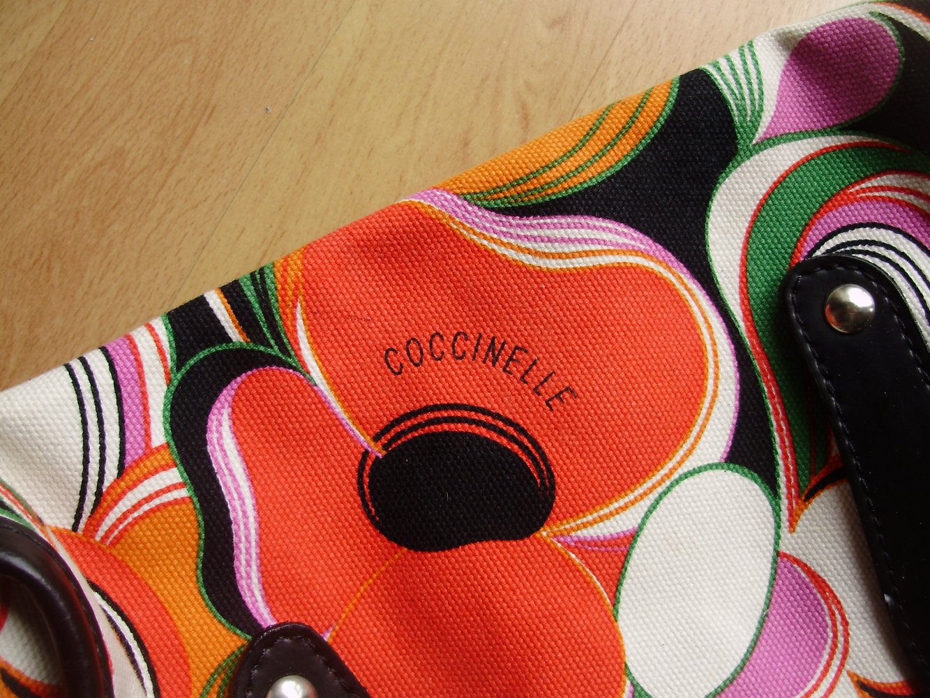 Coccinelle Tasche bunt mittelgroß sehr guter Zustand