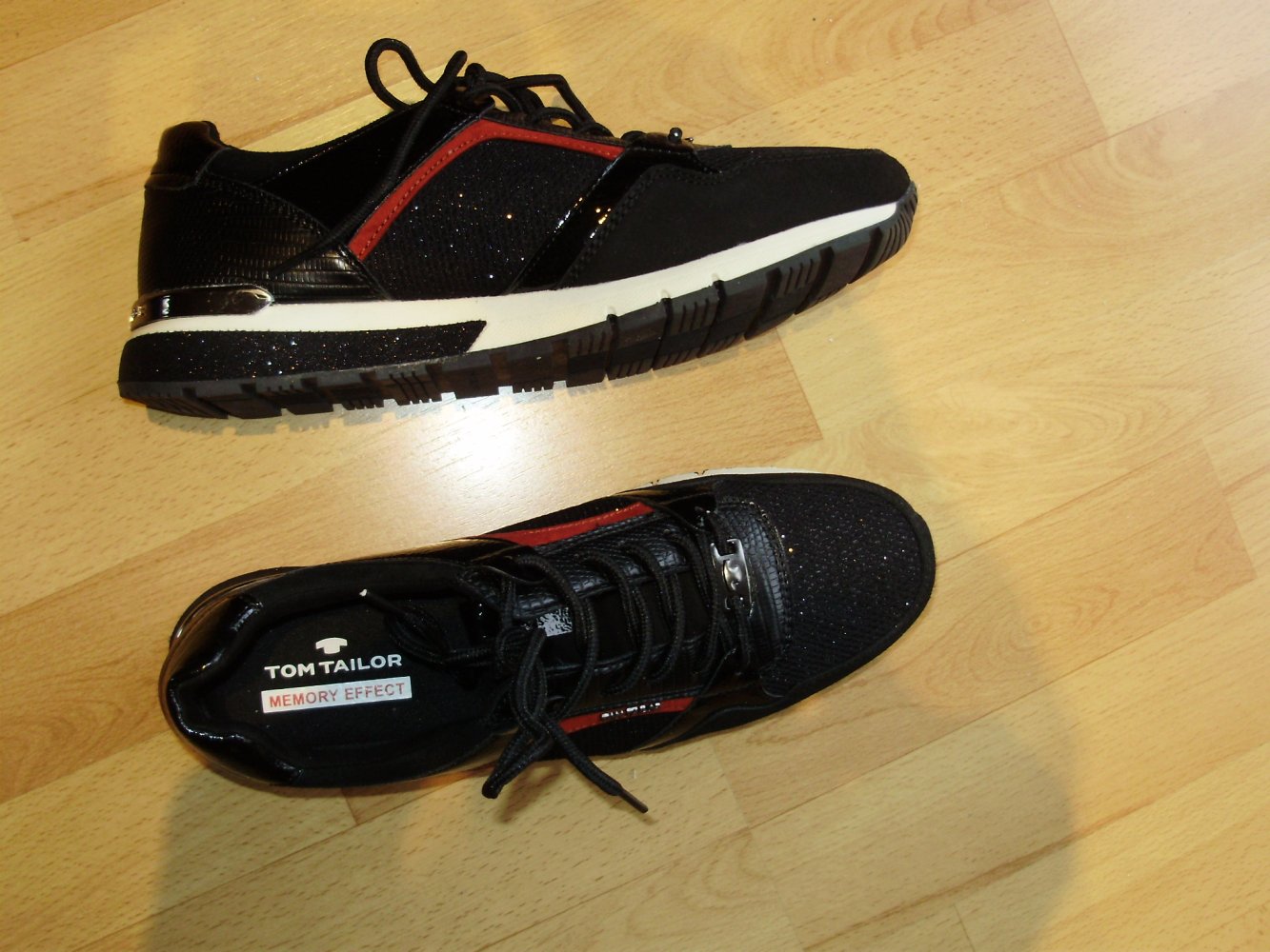 Tom Tailor Sneaker schwarz rot memory Effect Gr 41 NEU