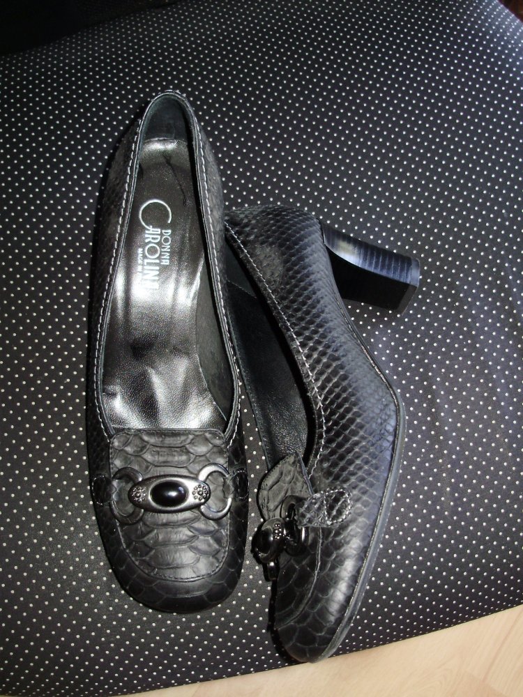 Donna Carolina Pumps schwarz Schnalle Struktur Leder 39,5 wie neu