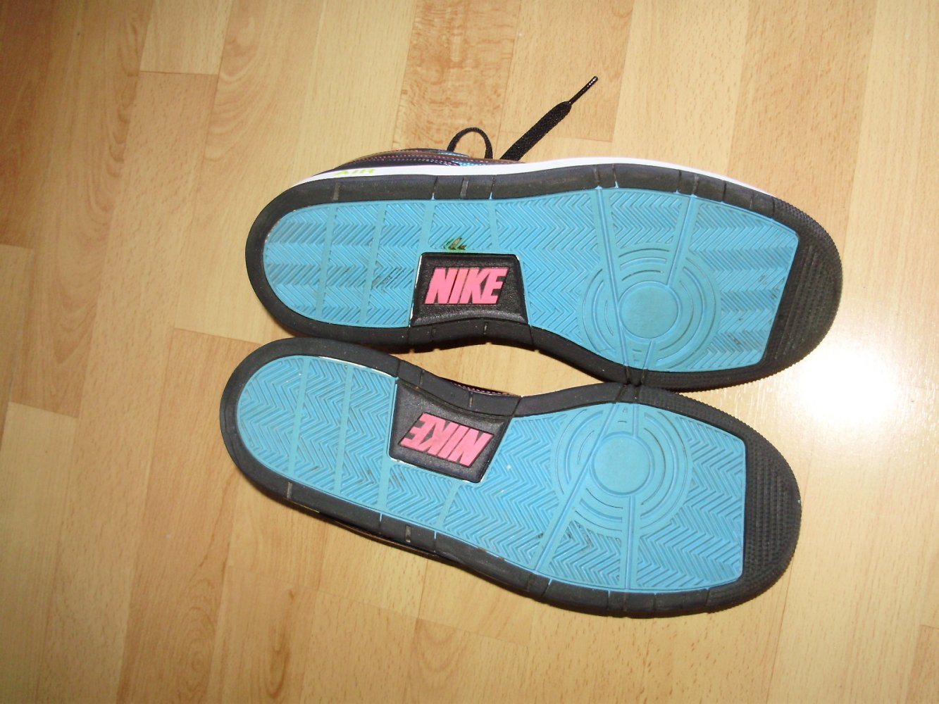 Nike air Sneaker schwarz bunt Gr 41 wie neu