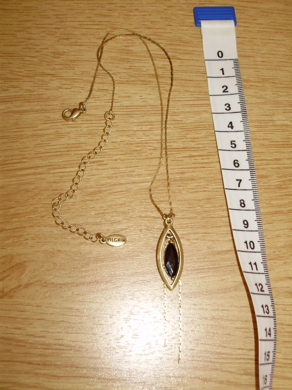 Pilgrim Kette golden verstellbar Anhänger oval mit shwarzem Stein wie neu