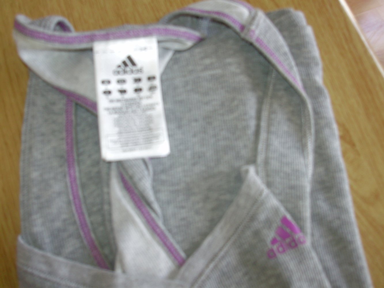 adidas Top hellgrau verdrehte Träger im Rücken S