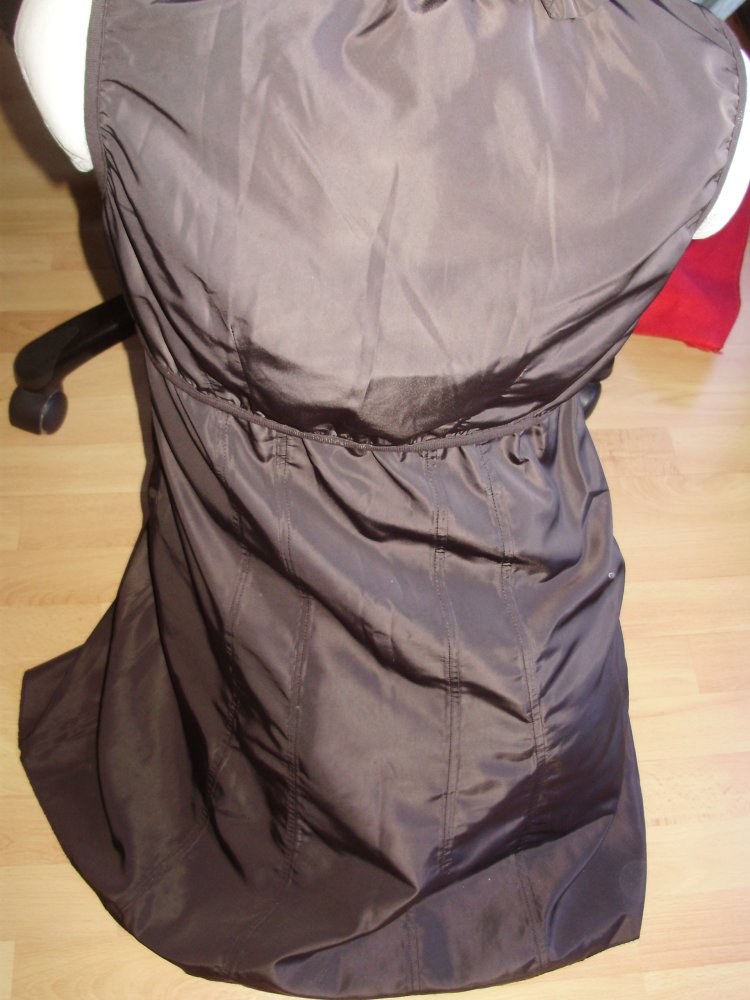 Yest Kleid braun ausgefallen Etui 40