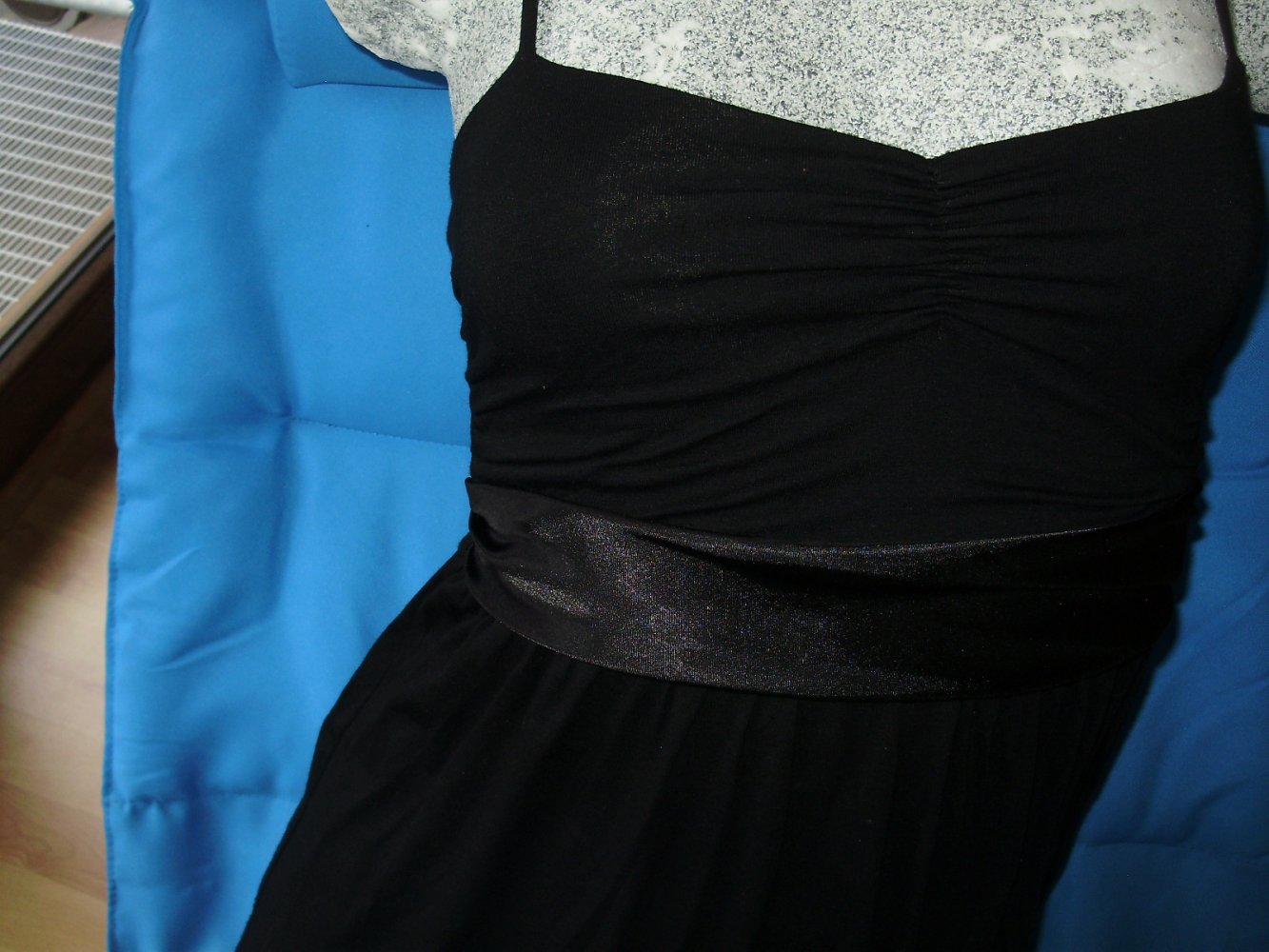 Kleid schwarz Satinband in Taille Gr 34