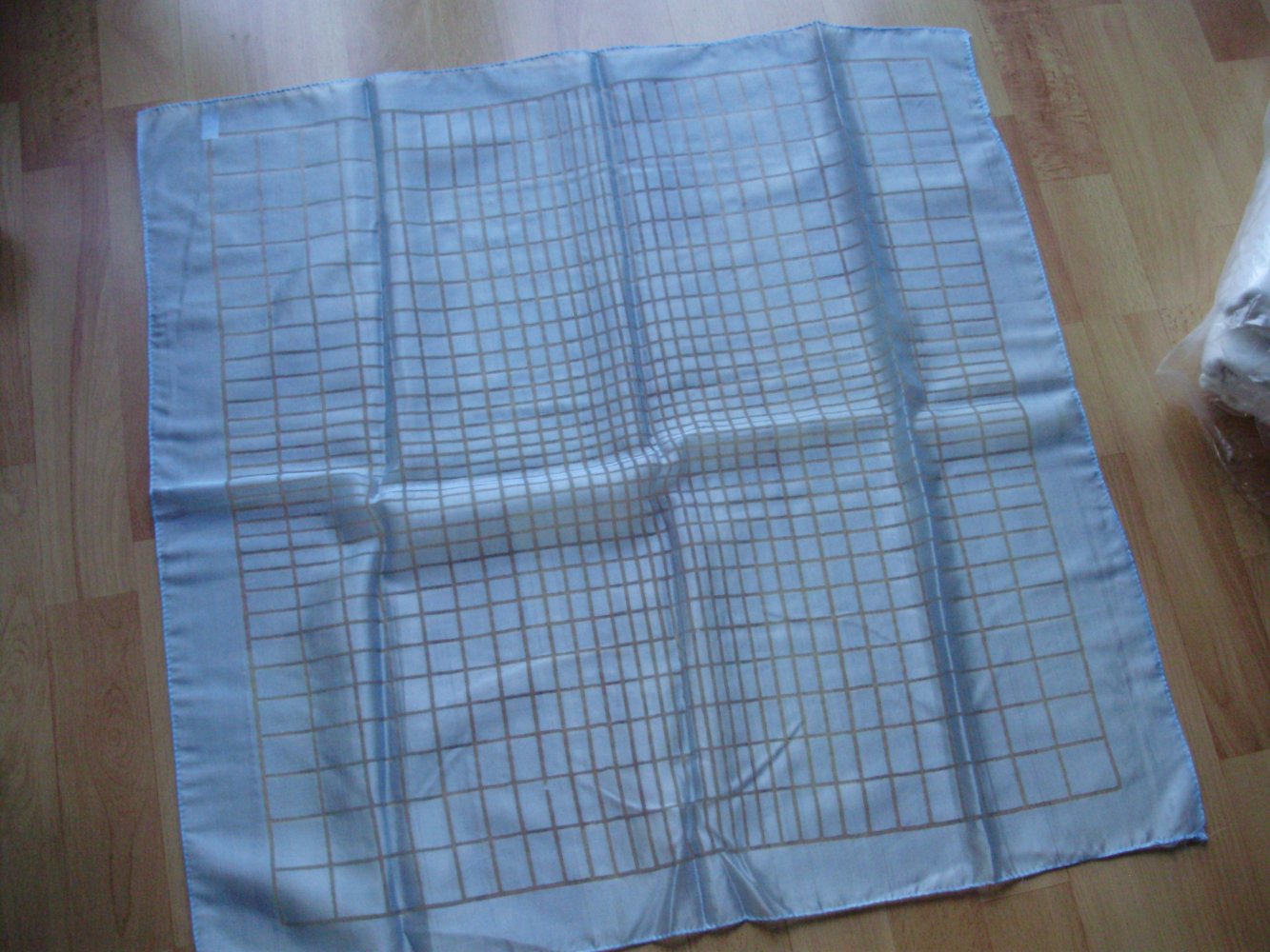 Tuch hellblau fein zart 67 x 71 cm