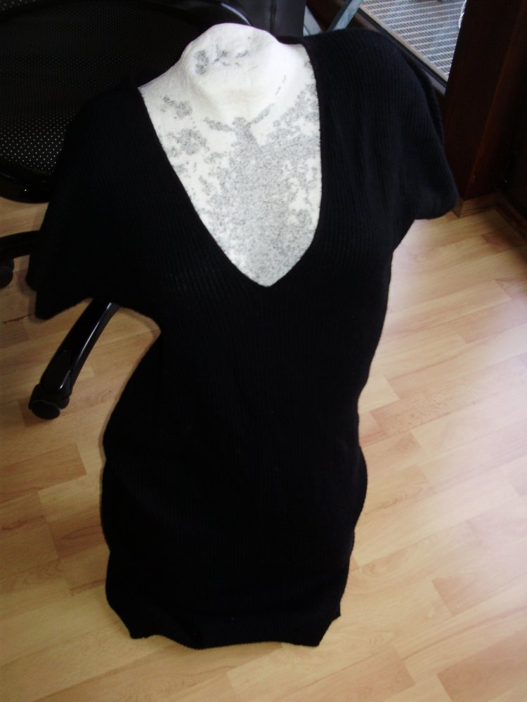 Benetton Strick Kleid Rippen schwarz weich V-Ausschnitt S
