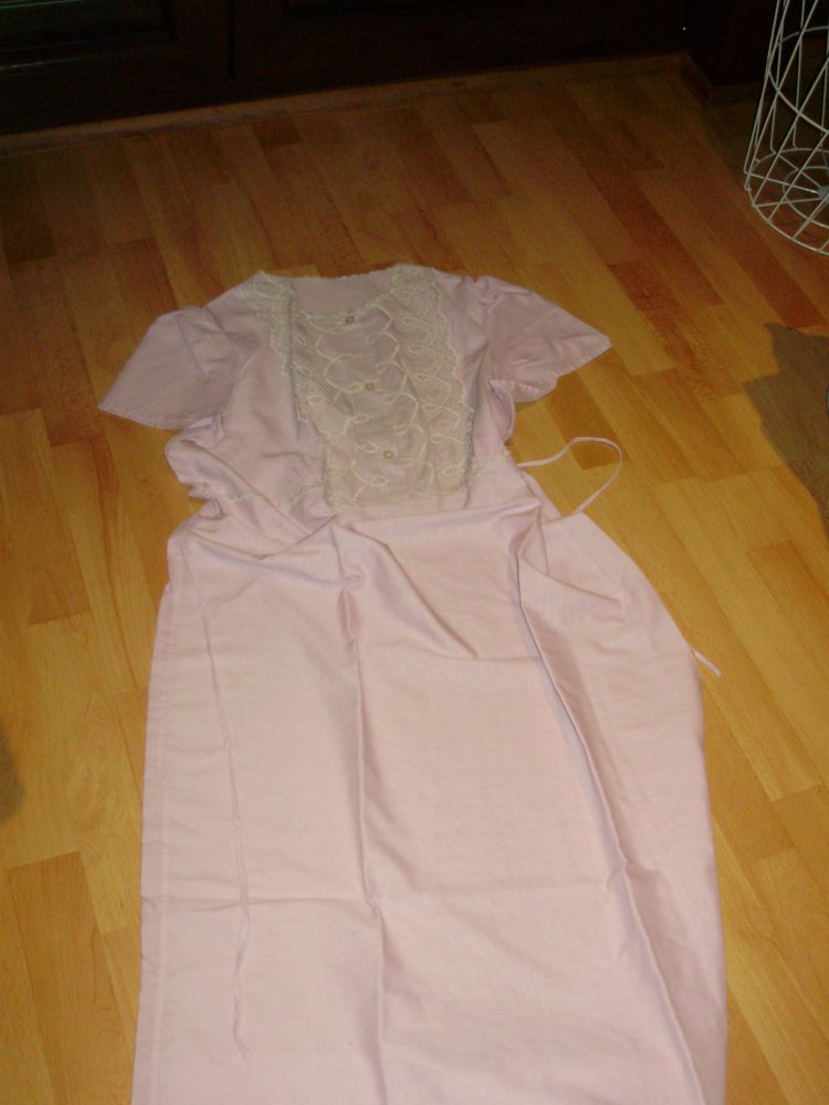 Vintage langes Nachthemd KA Flieder weiß Spitze 42/44 NEU