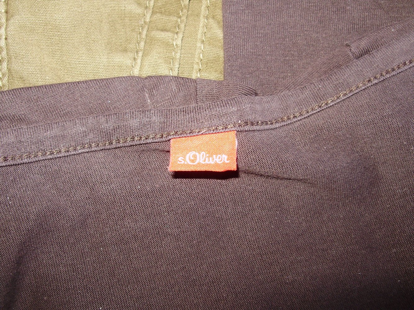 s. oliver Shirt dunkelbraun V-Ausschnitt Knöpfe Gr 38