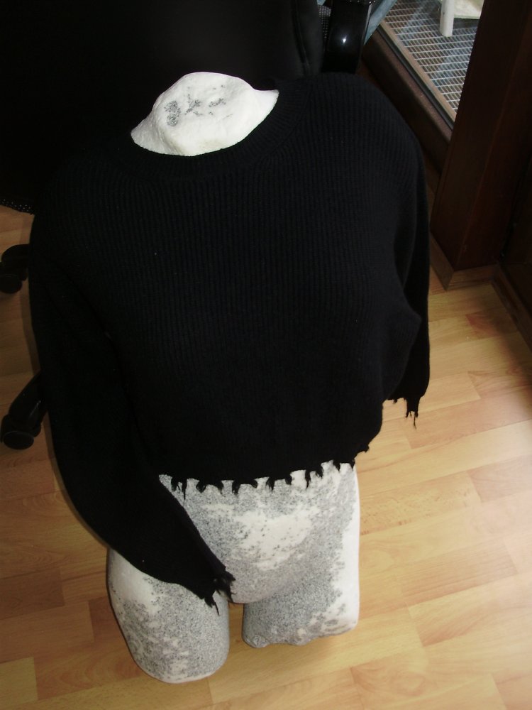 Pullover ausgefallen schwarz kurz crop Fransen weich S M