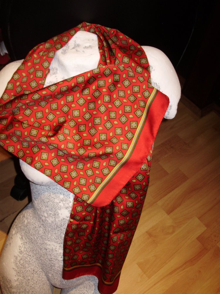 Schal rot altes Muster edel Polyester wie Seide