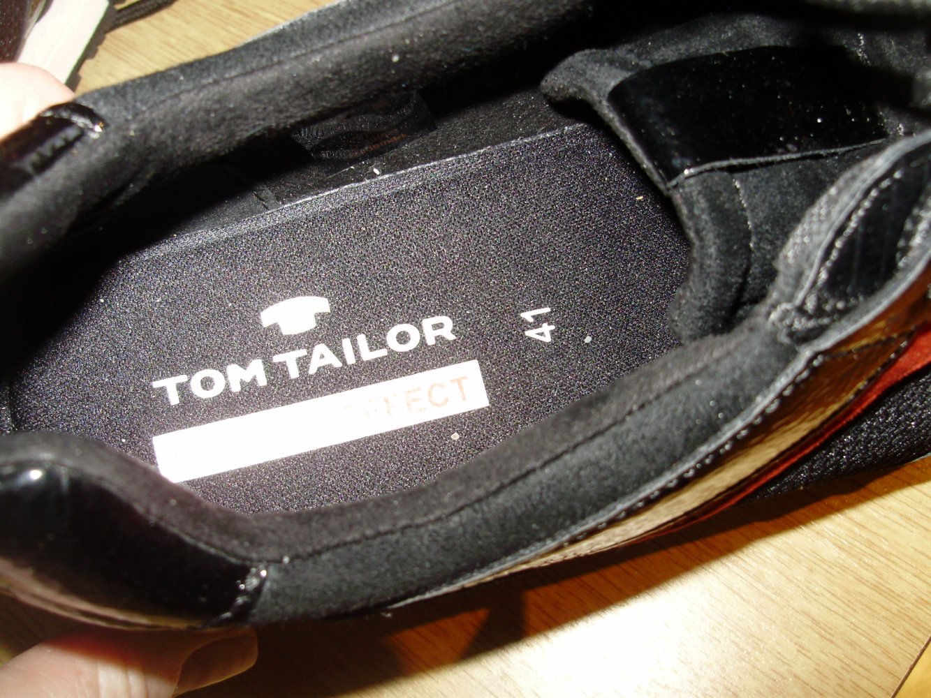 Tom Tailor Sneaker schwarz rot memory Effect Gr 41 NEU