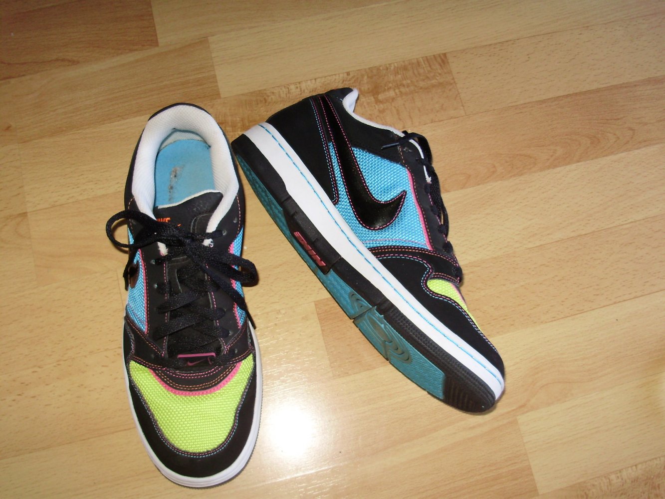 Nike air Sneaker schwarz bunt Gr 41 wie neu