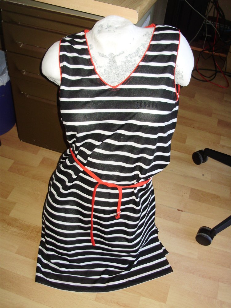 Feraud Paris Kleid Streifen schwarz weiß roter Gürtel Gr 40