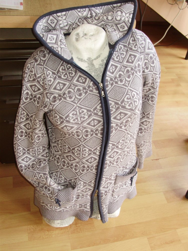 Sorgenfri Strickjacke Cardigan grau beige Muster RV Kapuze XS S