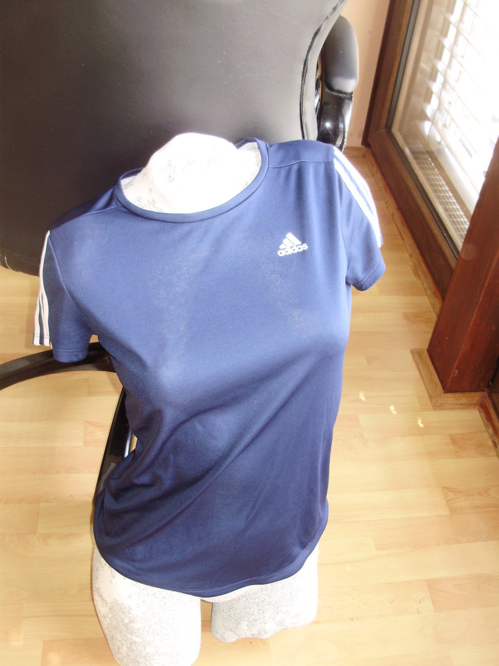 adidas Shirt dunkelblau Print hinten Gr S wie neu
