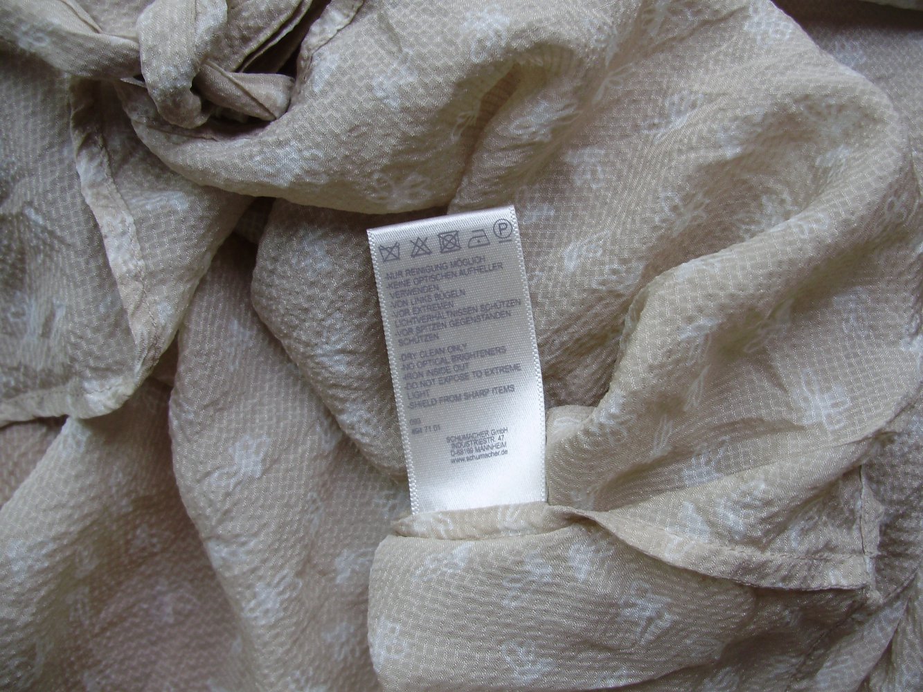 Schumacher Bluse 100% Seide Schluppe beige Muster S wie neu