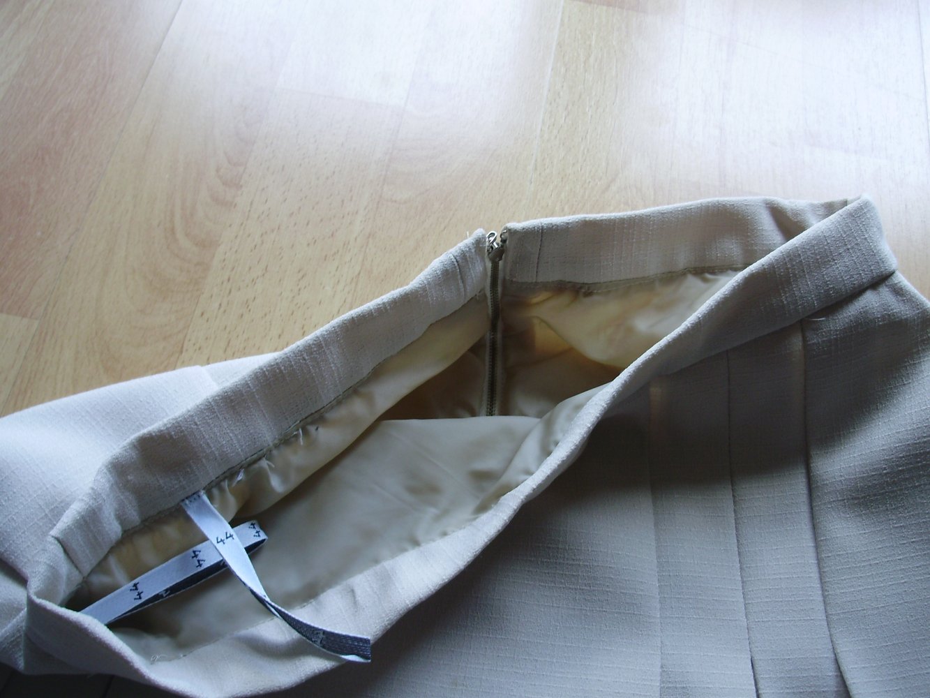 Rock beige Falten vorne Gr 44