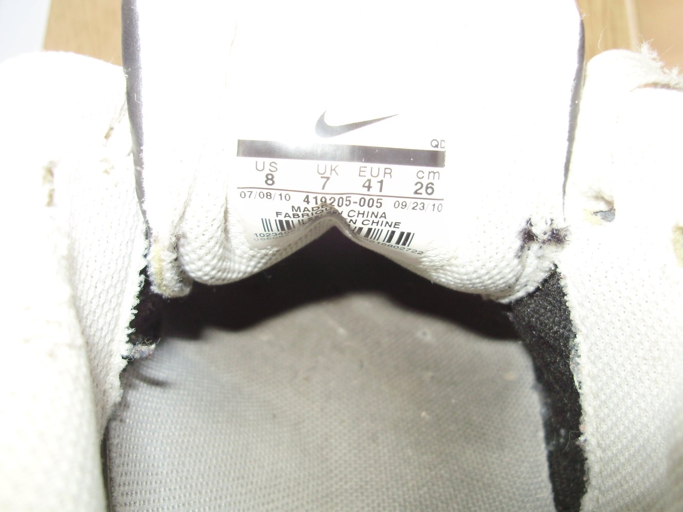 Nike Sneaker Sportschuhe schwarz grau weiß rot Gr 41