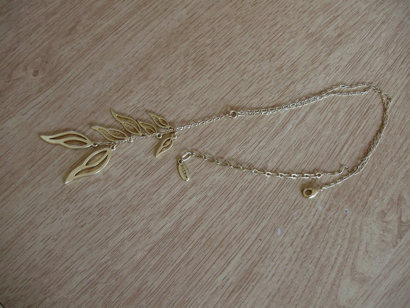 Pilgrim Kette golden goldene stilisierte Blätter