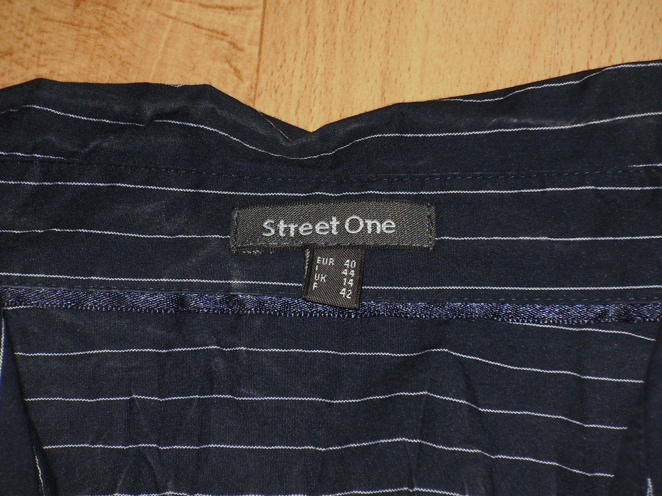 Street one Bluse dunkelblau feine weiße Längsstreifen edel Gr 40