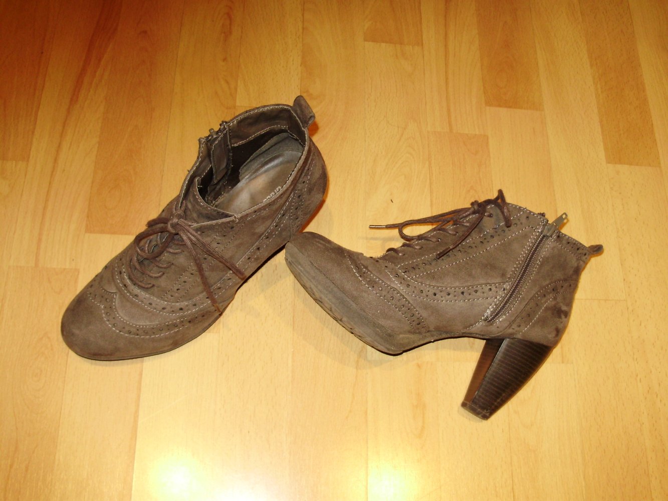 Stiefelette grau elegant kleines Plateau 40