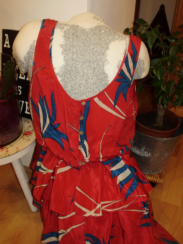 100% Seide Kleid Stufen romantisch edel festlich S passend