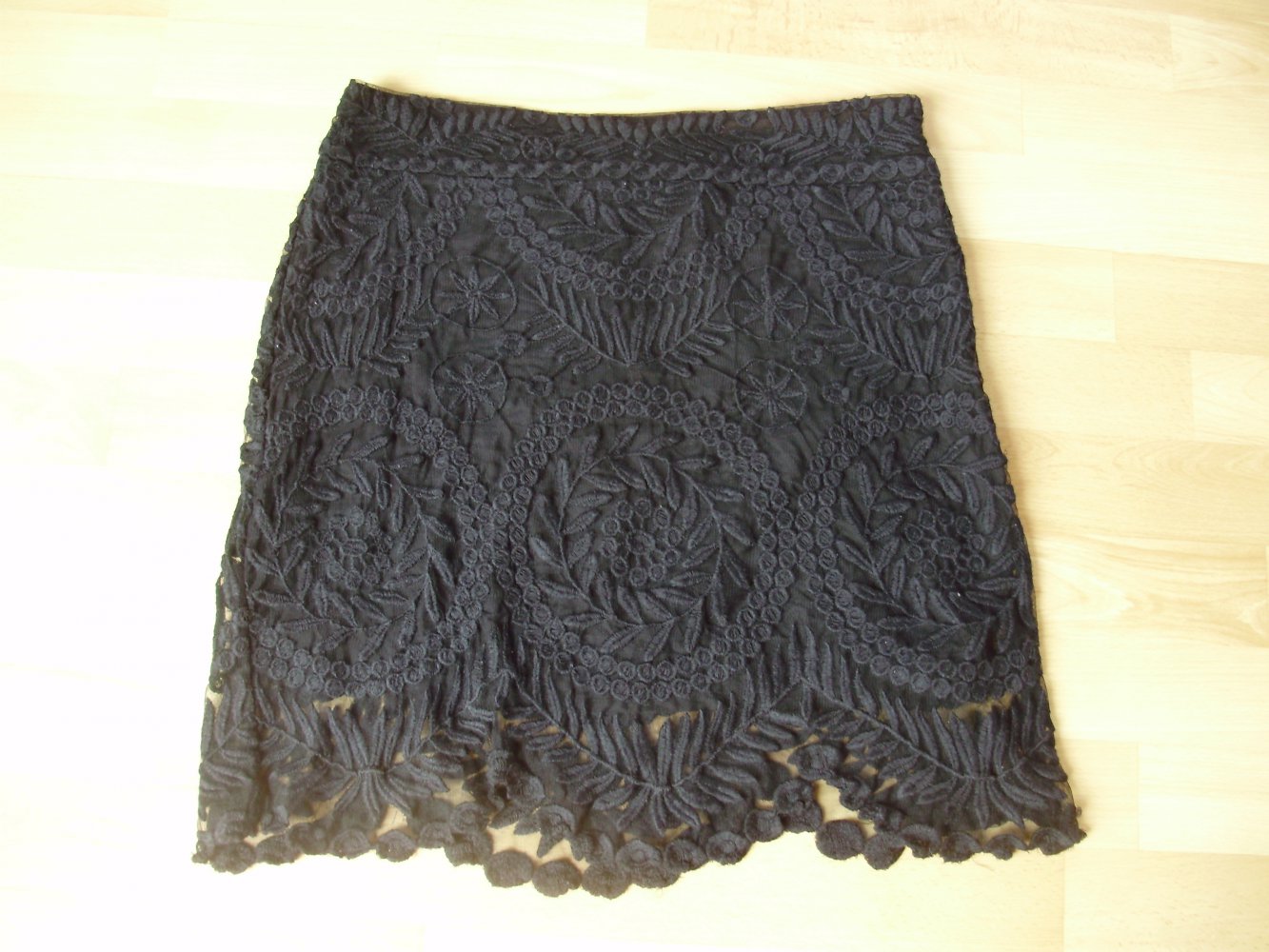 Lavand Rock knielang schwarz Spitze sehr elegant und ausgefallen Gr L