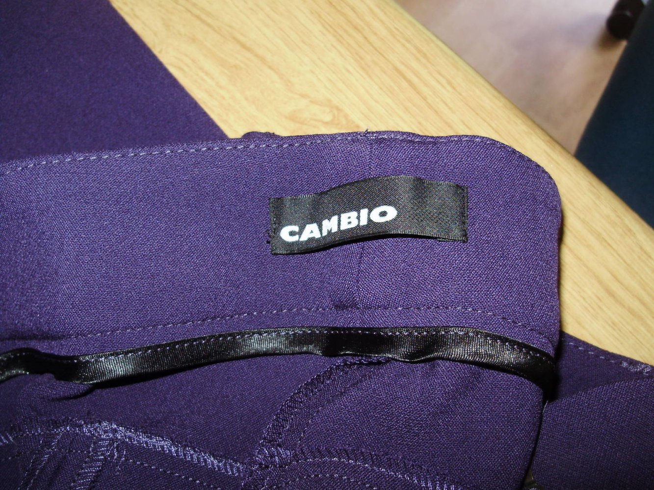 Cambio Hose dunkles Lila ausgestellt 38/ 40