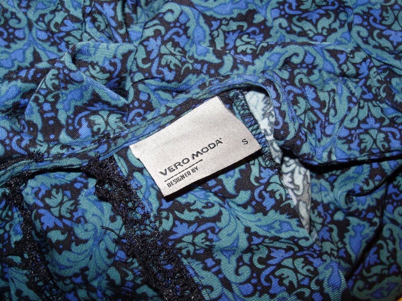 vero moda Kleid KA blau Muster Spitze an Saum Gr S