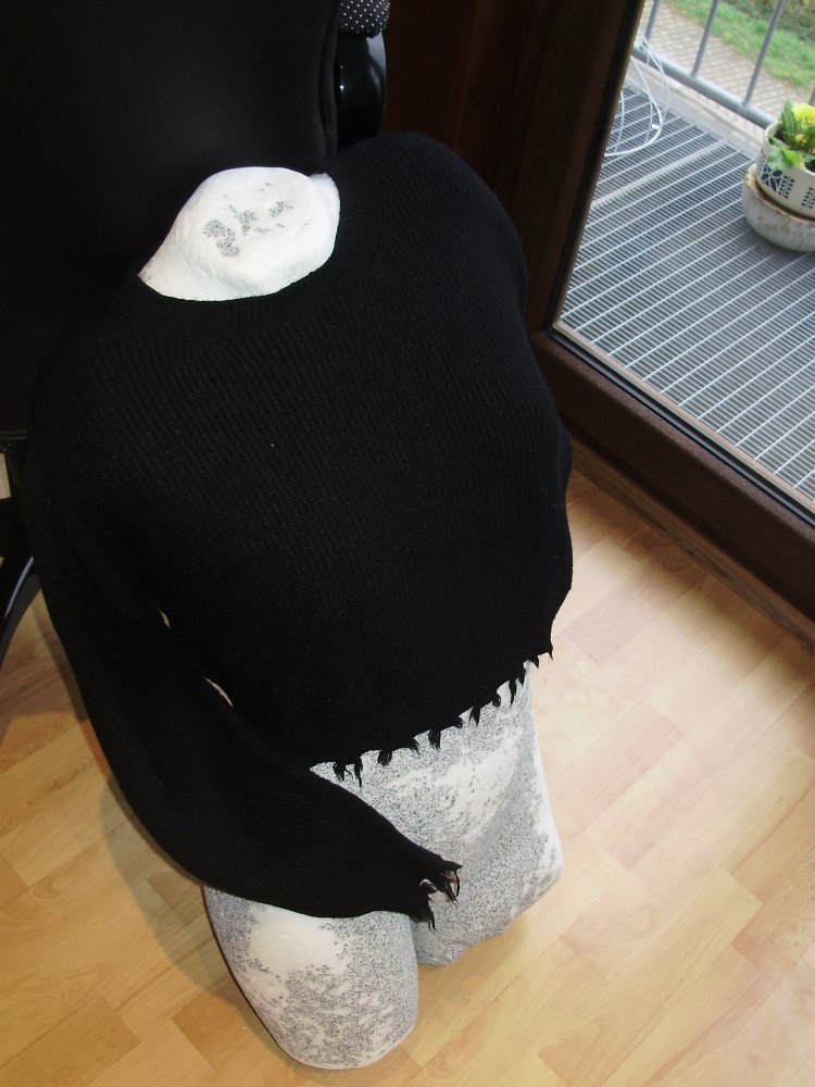 Pullover ausgefallen schwarz kurz crop Fransen weich S M