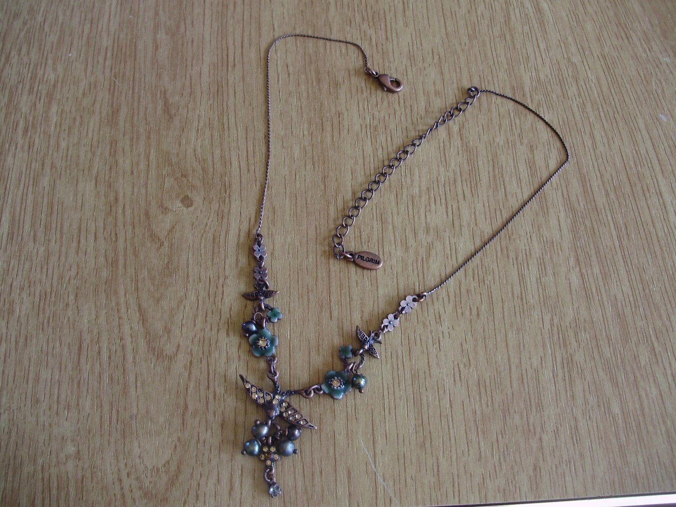 Pilgrim Kette Collier bronze Schwalbe + grüne Perlen Blüten