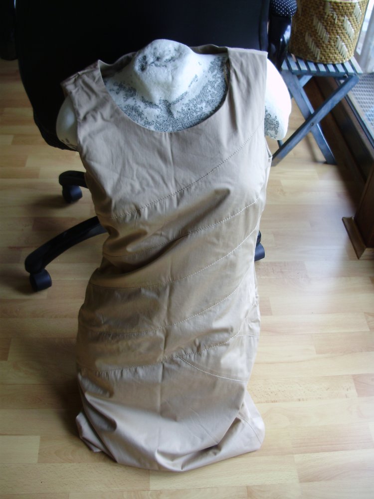 Lawrence Grey Etui Kleid beige gefüttert interessante Nahtführung M